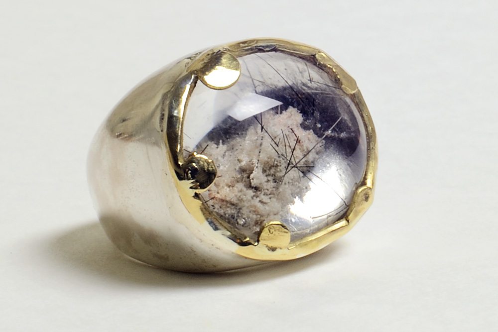 Ring in gold, silver and quartz with inclusions