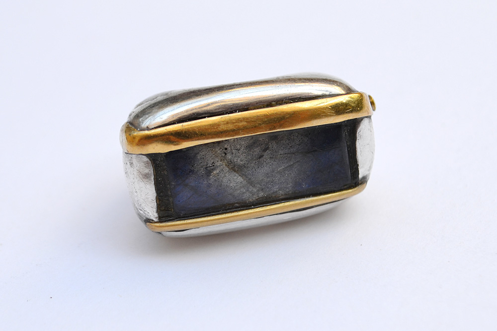 Ring in silver, gold and labradorite