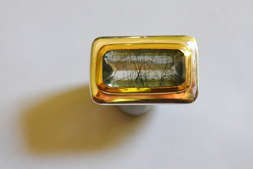 Ring in silver, gold and quartz with inclusions