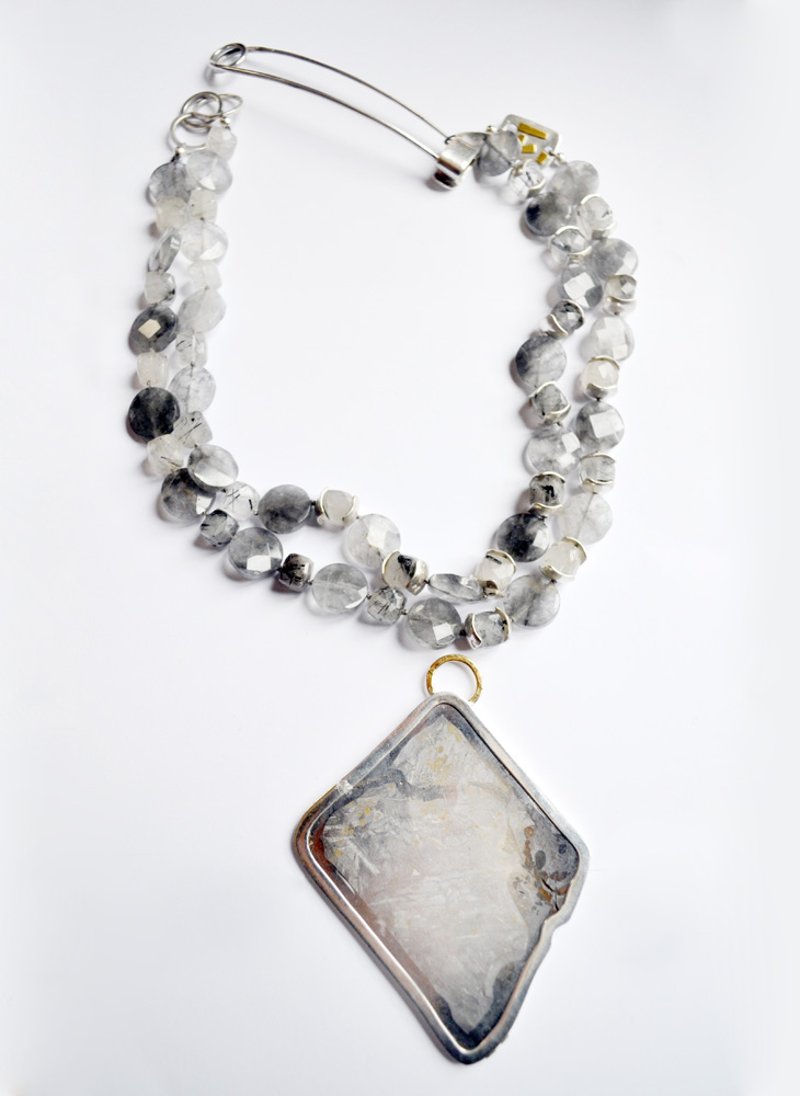 Necklace in silver, gold, quartz with inclusions and meteorite