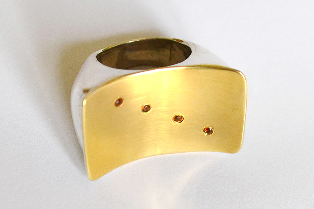 Ring in gold, silver and citrine