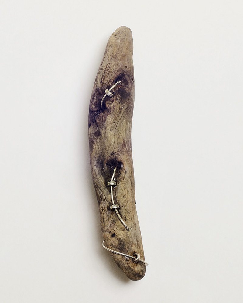 Brooch in silver and wood